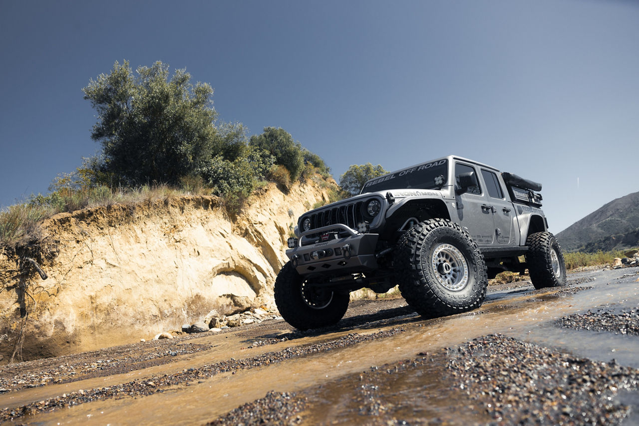 2024 Jeep Gladiator - KMC IMPACT BEADLOCK - Machined | KMC Wheels